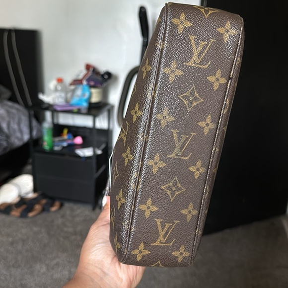 Louis Vuitton Toiletry 23 - Picture 6 of 6